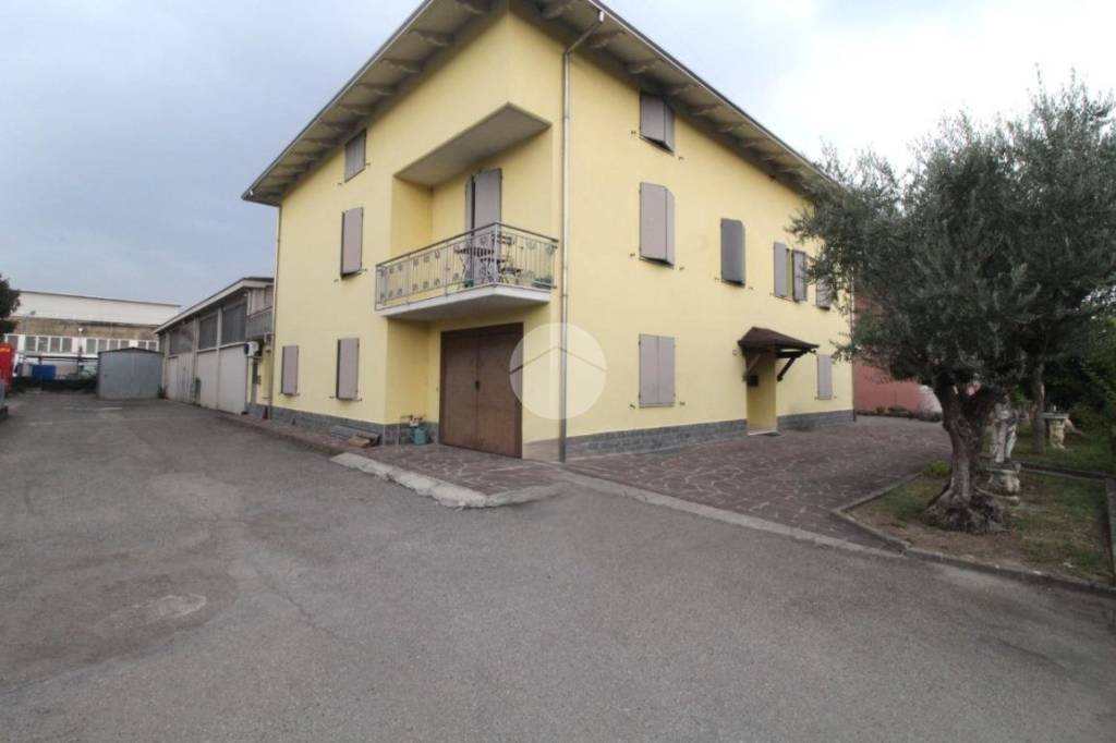 casa indipendente in vendita a Langhirano