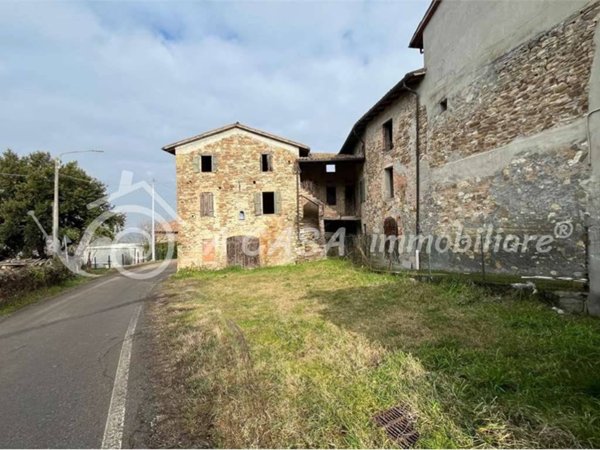 casa indipendente in vendita a Langhirano in zona Tordenaso