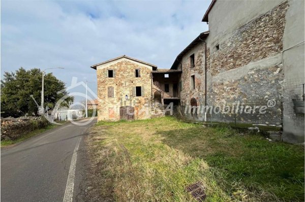 casa indipendente in vendita a Langhirano in zona Tordenaso