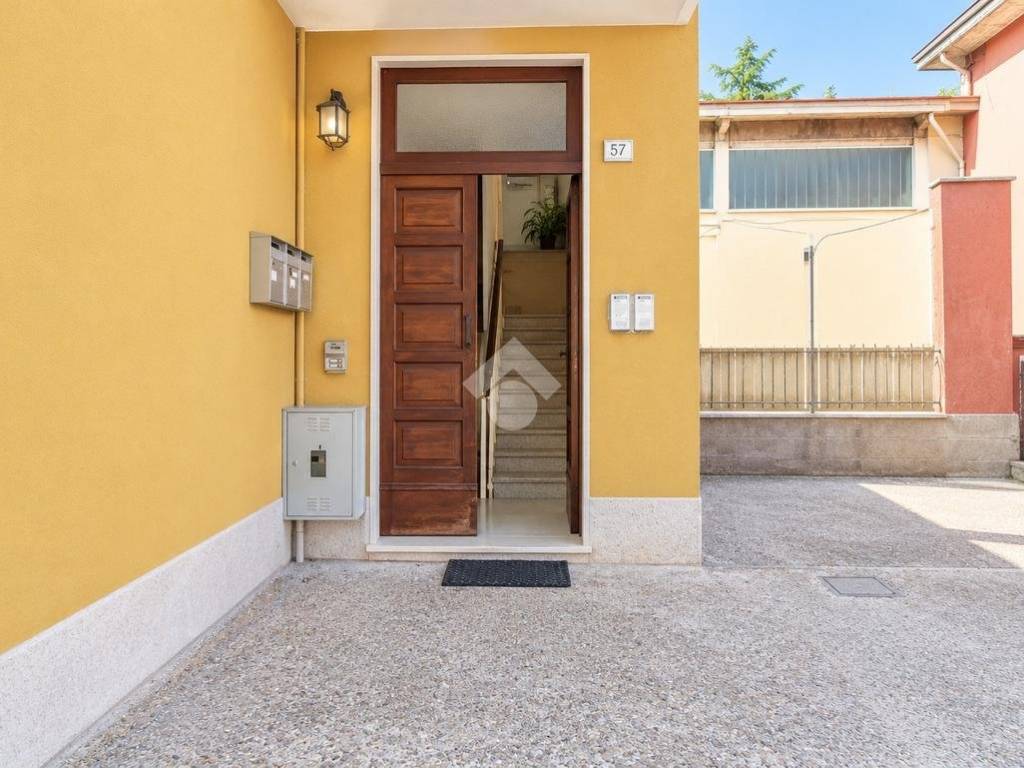 appartamento in vendita a Langhirano in zona Case Schianchi