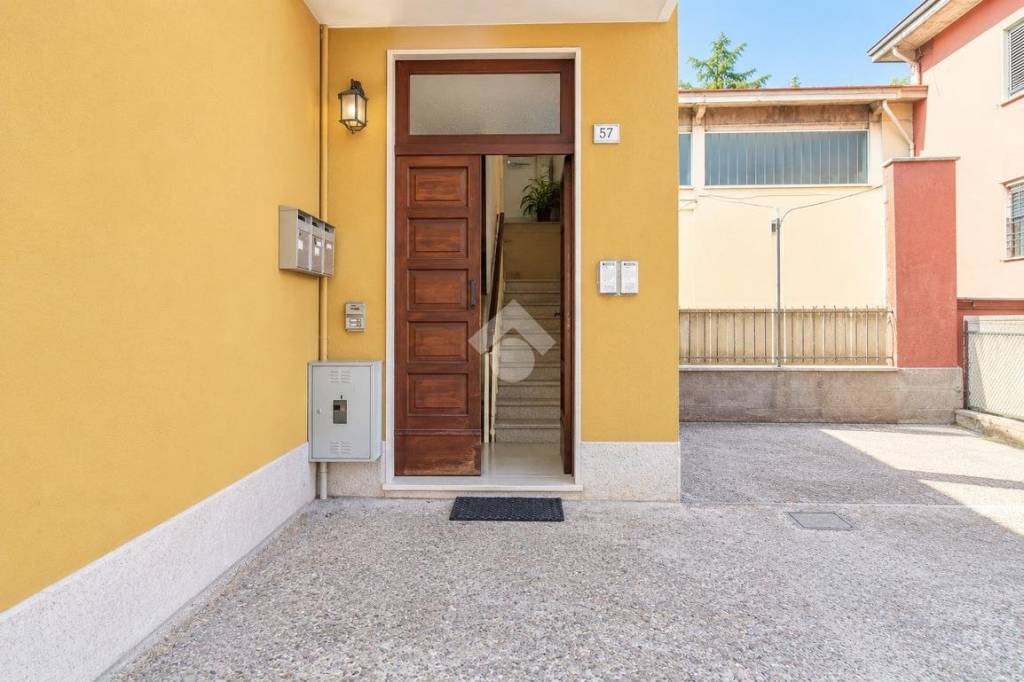 appartamento in vendita a Langhirano in zona Case Schianchi