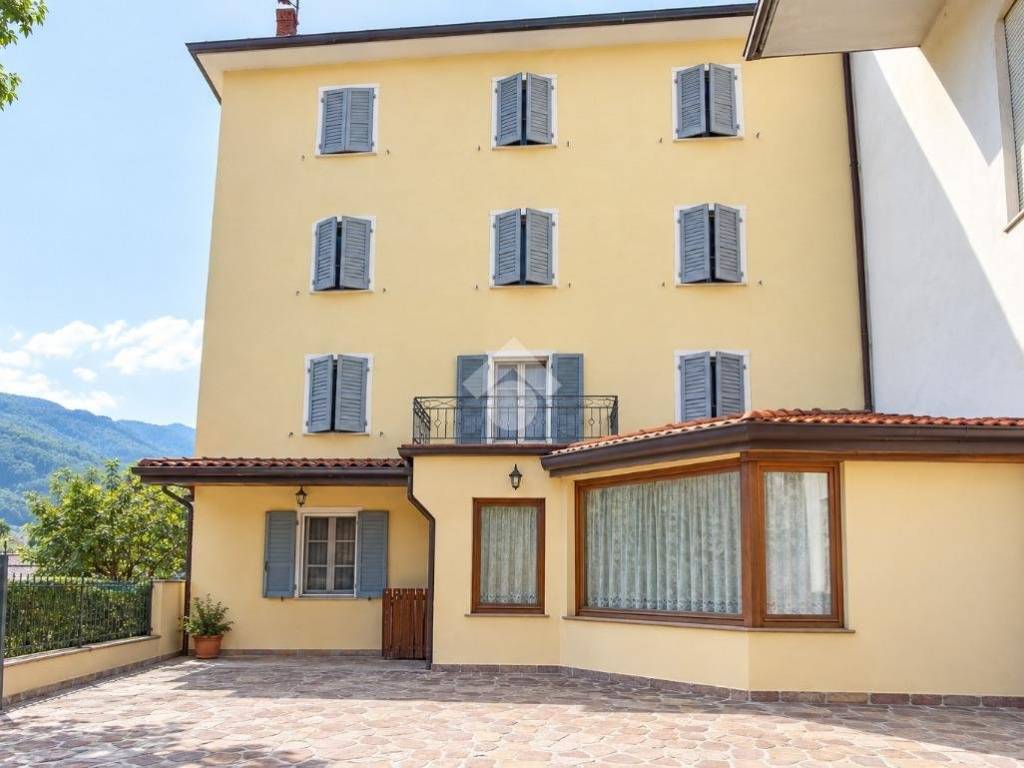 casa indipendente in vendita a Langhirano in zona Riano