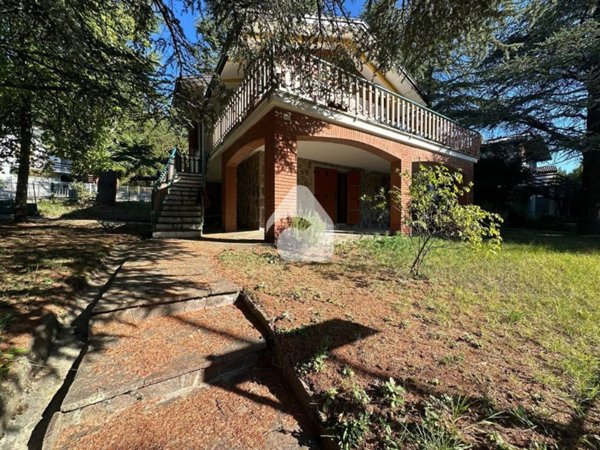 casa indipendente in vendita a Langhirano in zona Villaggio Pineta