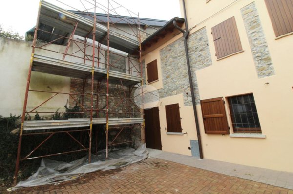 casa indipendente in vendita a Lesignano de' Bagni in zona Santa Maria del Piano