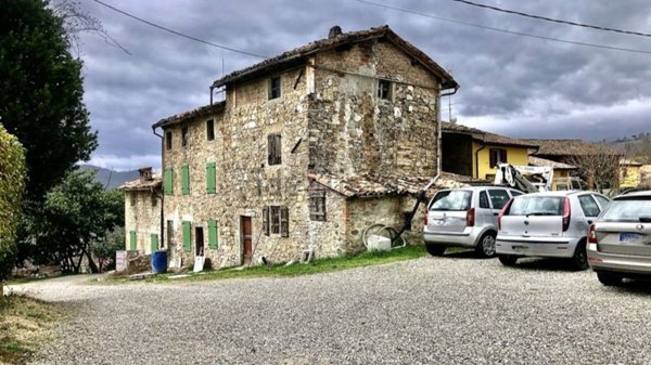 pentavano in vendita a Lesignano de' Bagni