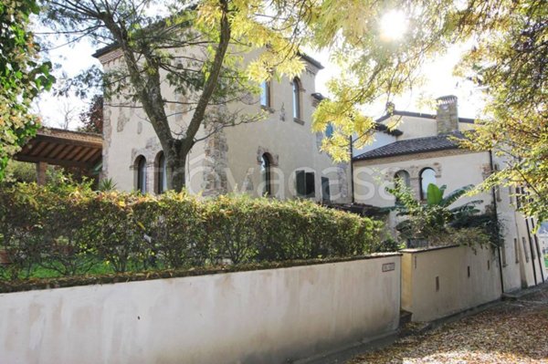 casa indipendente in vendita a Lesignano de' Bagni in zona Fienile