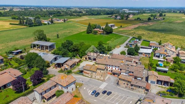 casa indipendente in vendita a Lesignano de' Bagni in zona Santa Maria del Piano