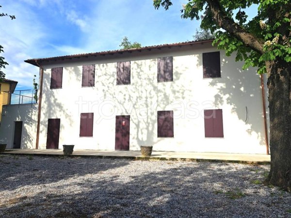 casa indipendente in vendita a Lesignano de' Bagni