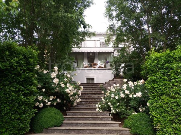 casa indipendente in vendita a Lesignano de' Bagni in zona Stadirano
