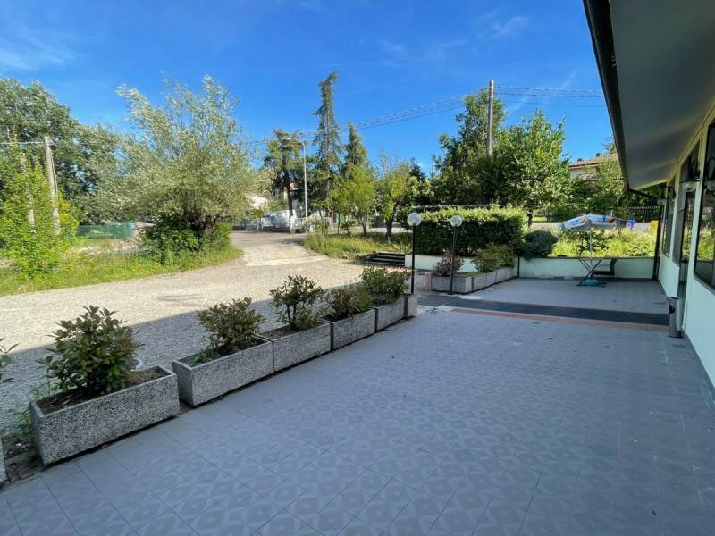 negozio in vendita a Lesignano de' Bagni