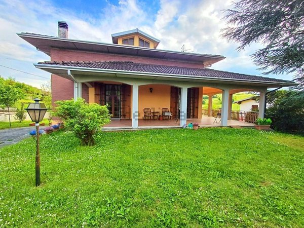casa indipendente in vendita a Lesignano de' Bagni