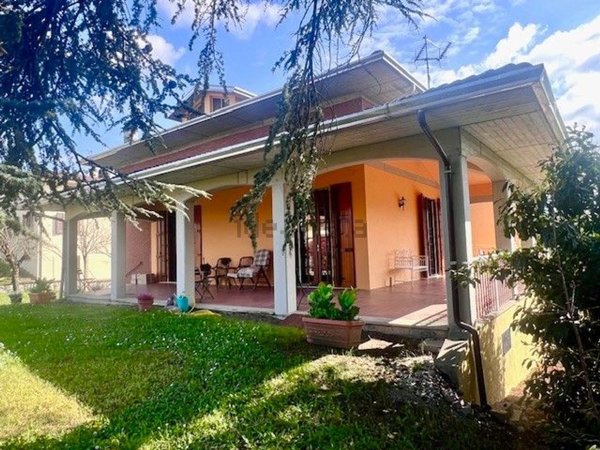 casa indipendente in vendita a Lesignano de' Bagni