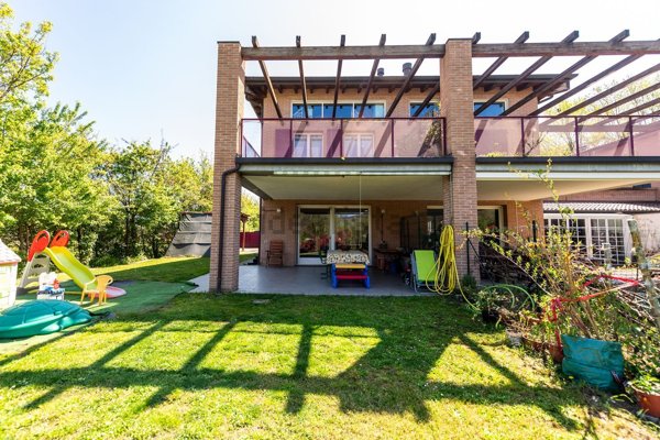 casa indipendente in vendita a Lesignano de' Bagni