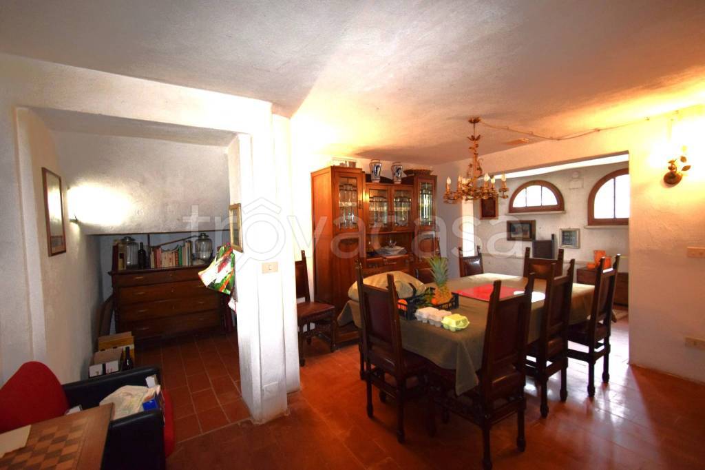 casa indipendente in vendita a Lesignano de' Bagni