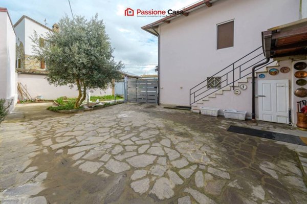 casa indipendente in vendita a Lesignano de' Bagni in zona Santa Maria del Piano