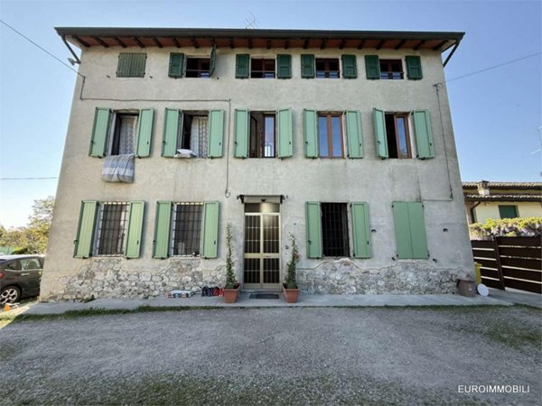 casa indipendente in vendita a Lesignano de' Bagni