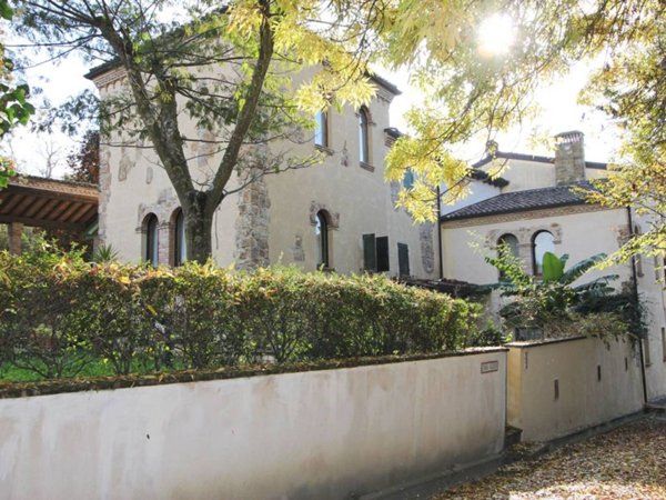 casa indipendente in vendita a Lesignano de' Bagni