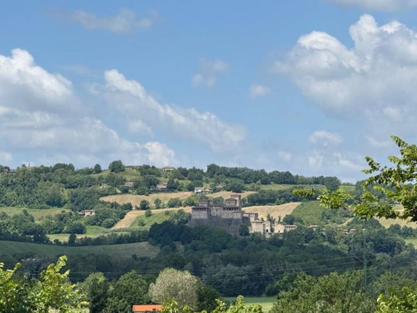 casa indipendente in vendita a Lesignano de' Bagni