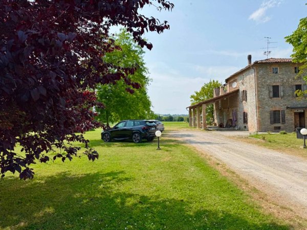 casa indipendente in vendita a Lesignano de' Bagni in zona Santa Maria del Piano