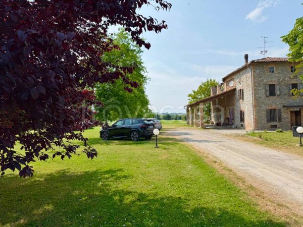 casa indipendente in vendita a Lesignano de' Bagni in zona Santa Maria del Piano