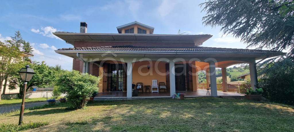 casa indipendente in vendita a Lesignano de' Bagni