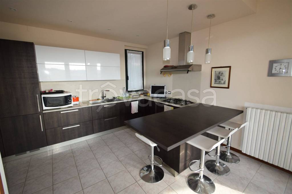 casa indipendente in vendita a Lesignano de' Bagni