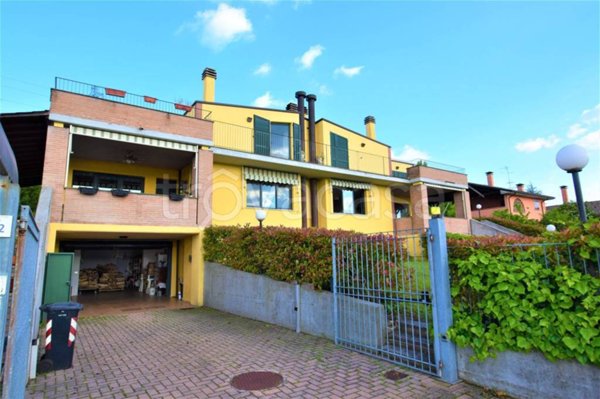 casa indipendente in vendita a Lesignano de' Bagni in zona Masdone