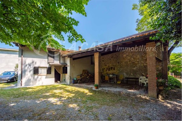 casa indipendente in vendita a Lesignano de' Bagni in zona Rivalta