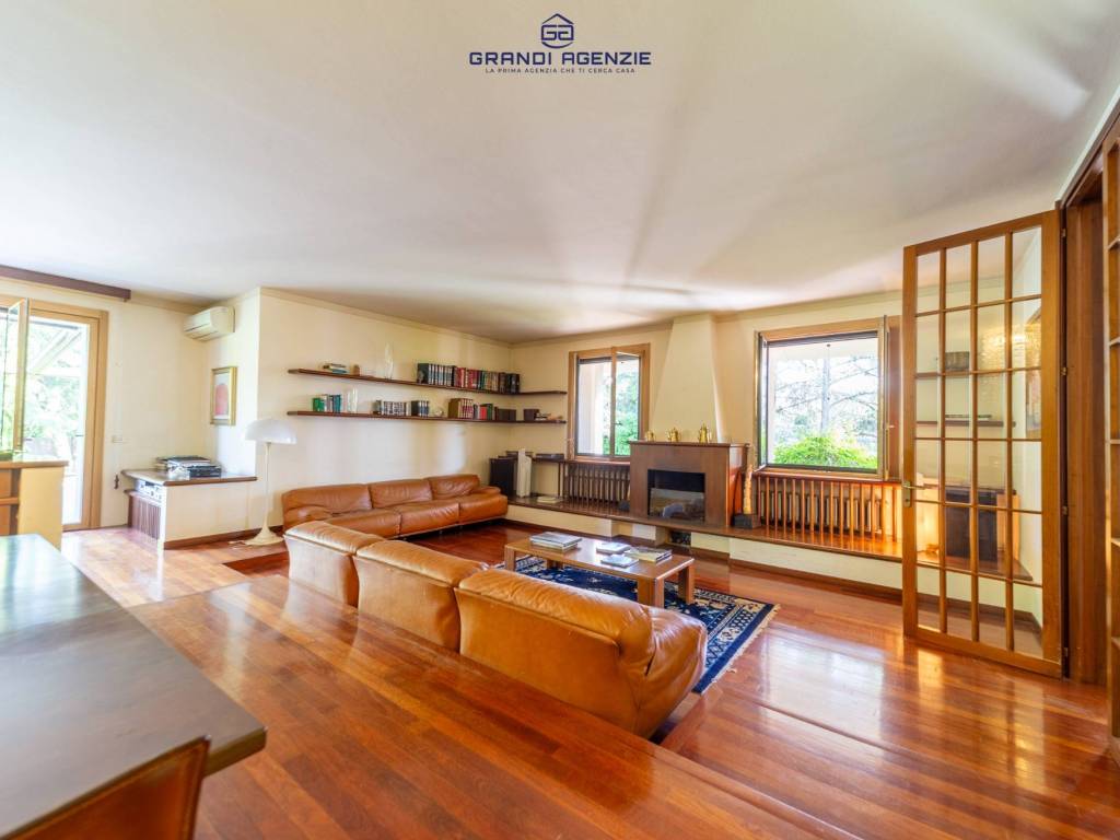 casa indipendente in vendita a Lesignano de' Bagni