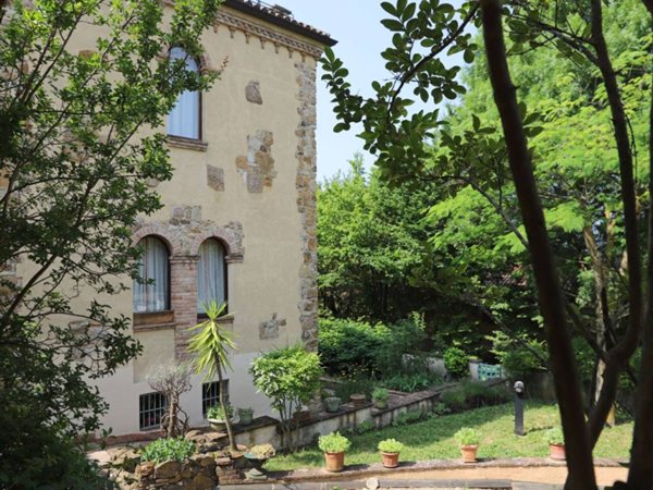 casa indipendente in vendita a Lesignano de' Bagni