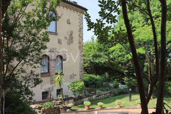 casa indipendente in vendita a Lesignano de' Bagni in zona Fienile
