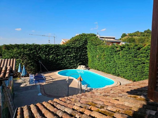 casa indipendente in vendita a Lesignano de' Bagni