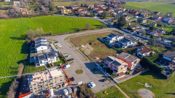 casa indipendente in vendita a Lesignano de' Bagni