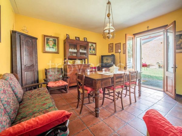 casa indipendente in vendita a Lesignano de' Bagni in zona Tassara