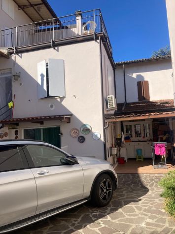 casa indipendente in vendita a Lesignano de' Bagni in zona Santa Maria del Piano