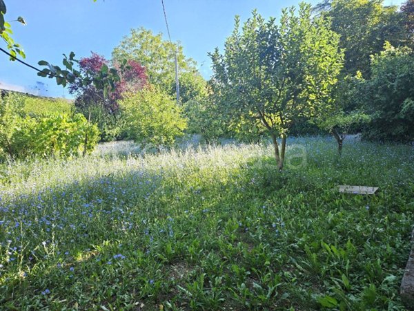 casa indipendente in vendita a Lesignano de' Bagni in zona Fienile