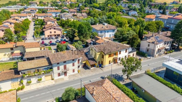 appartamento in vendita a Lesignano de' Bagni in zona Santa Maria del Piano