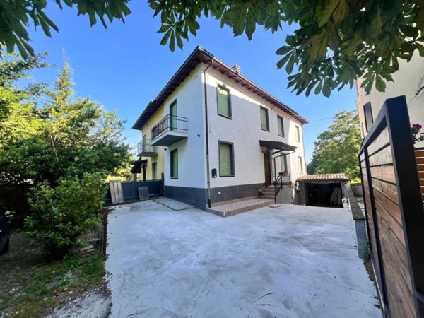 casa indipendente in vendita a Lesignano de' Bagni in zona San Michele Cavana