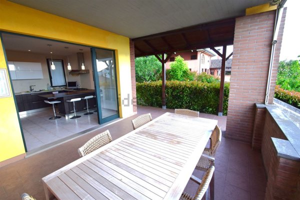 casa indipendente in vendita a Lesignano de' Bagni