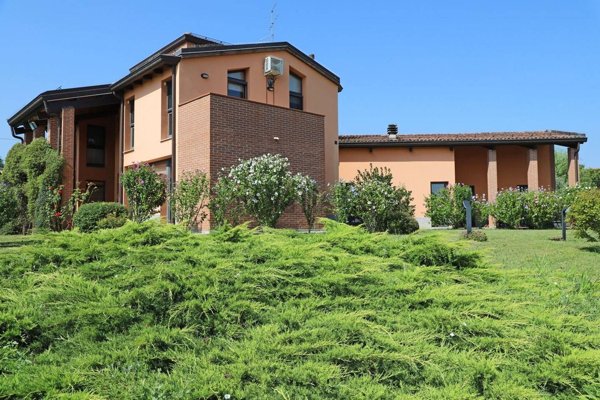 casa indipendente in vendita a Lesignano de' Bagni in zona Stadirano