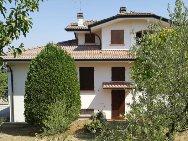 casa indipendente in vendita a Lesignano de' Bagni