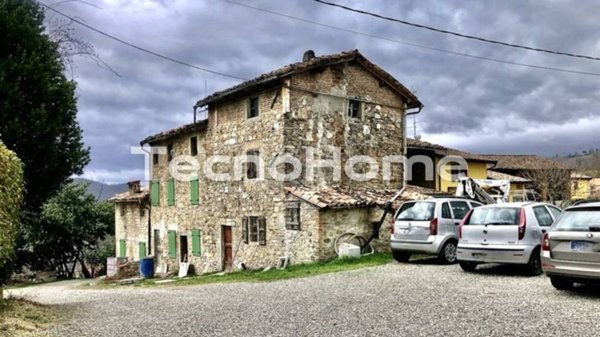 casa indipendente in vendita a Lesignano de' Bagni