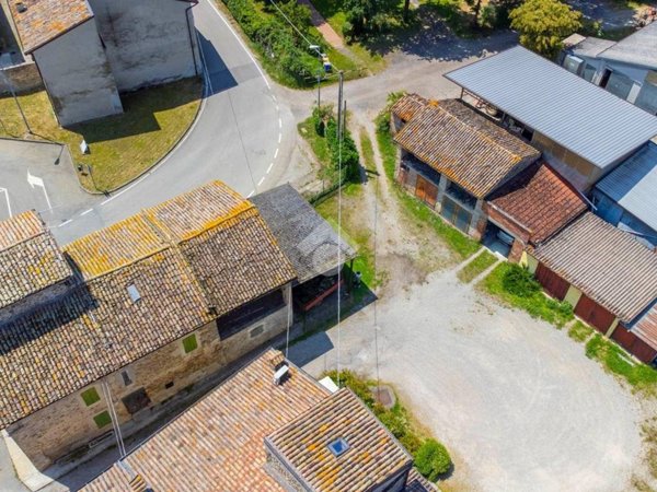 casa indipendente in vendita a Lesignano de' Bagni in zona Santa Maria del Piano