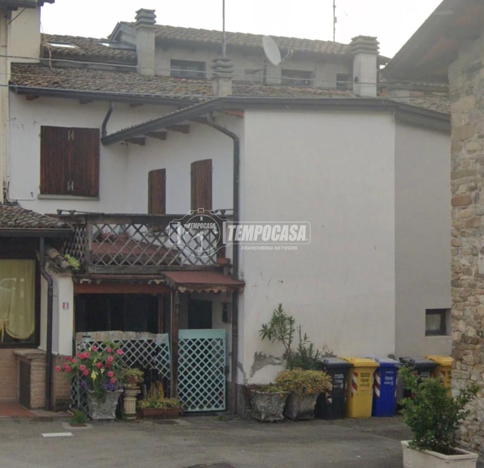 casa indipendente in vendita a Lesignano de' Bagni
