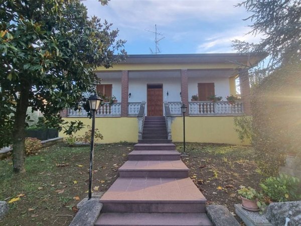 casa indipendente in vendita a Lesignano de' Bagni