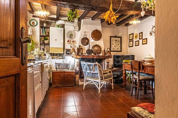 casa indipendente in vendita a Lesignano de' Bagni in zona Stadirano