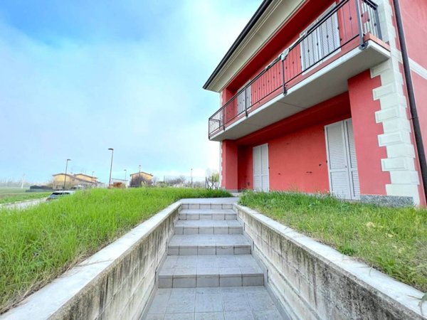 casa indipendente in vendita a Lesignano de' Bagni in zona Santa Maria del Piano