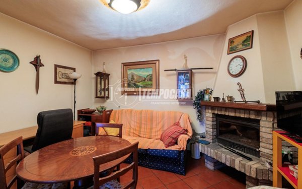 casa indipendente in vendita a Lesignano de' Bagni