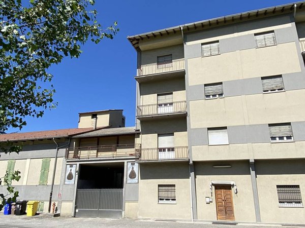 locale commerciale in vendita a Lesignano de' Bagni