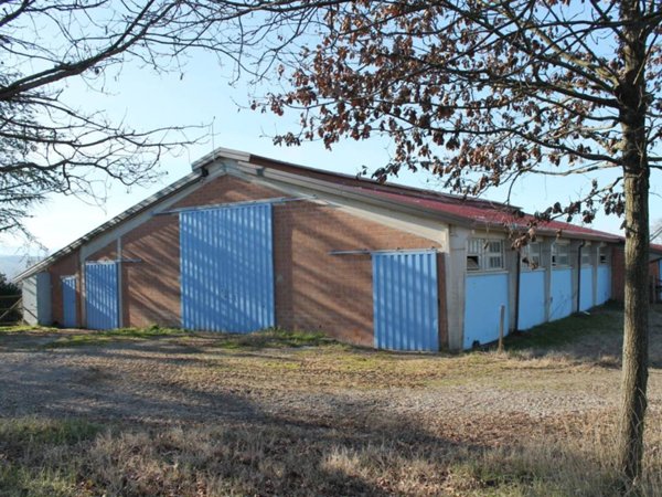 locale commerciale in vendita a Lesignano de' Bagni in zona Rivalta